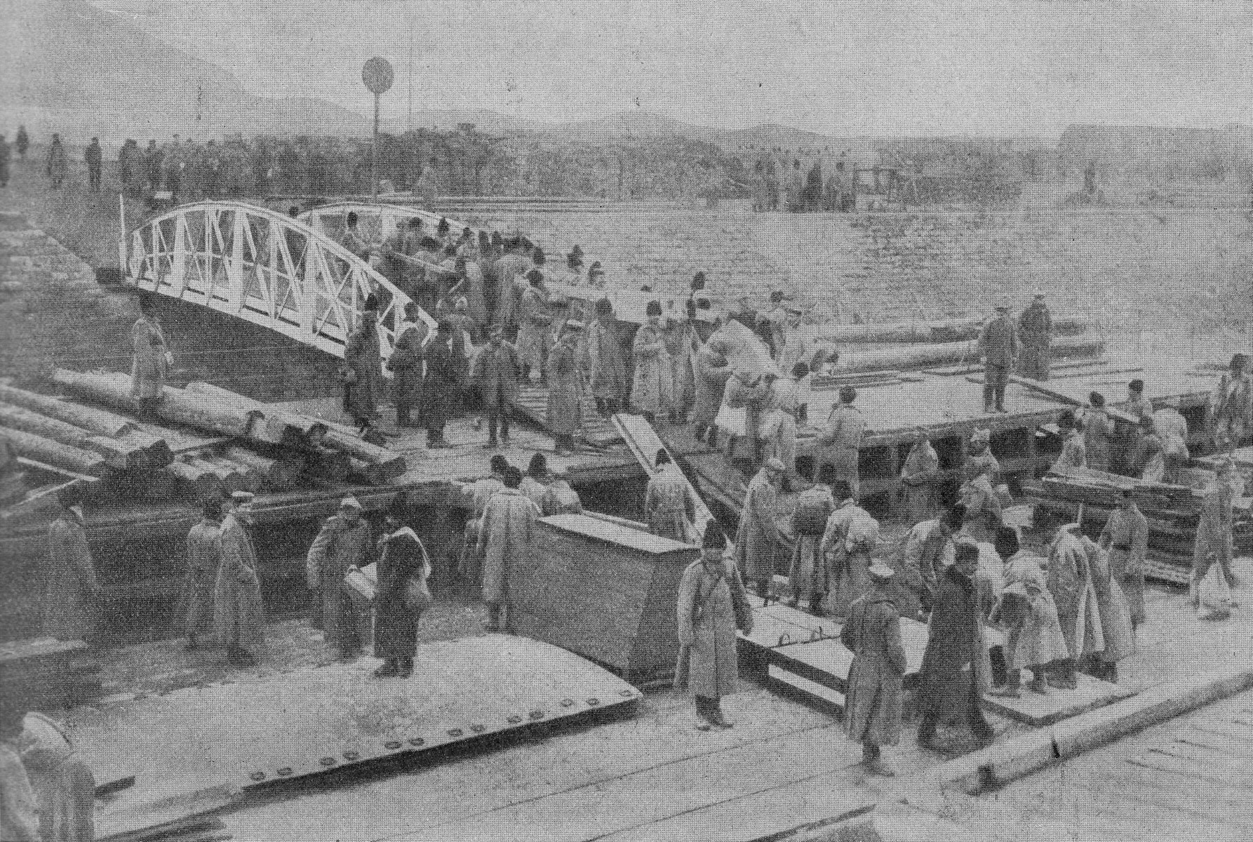 Romanian prisoners of war at work in a Danube port